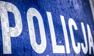 Zdjęcie przedstawia napis Policja
