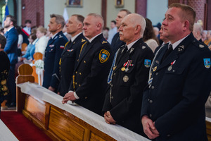 Na zdjęciu widoczny jest Komendant Miejski Policji w Siemianowicach Śląskich oraz przedstawiciele służb mundurowych