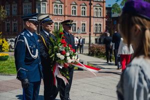 Na zdjęciu widoczni są przedstawiciele służb mundurowych