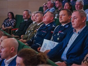 Na zdjęciu widać gości honorowych podczas Święta Policji