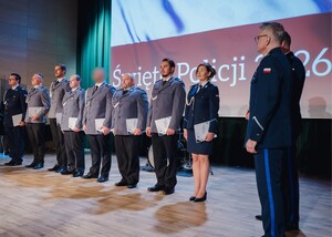 Na zdjęciu widać wyróżnionych policjantów