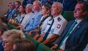 Na zdjęciu widoczni są goście honorowi